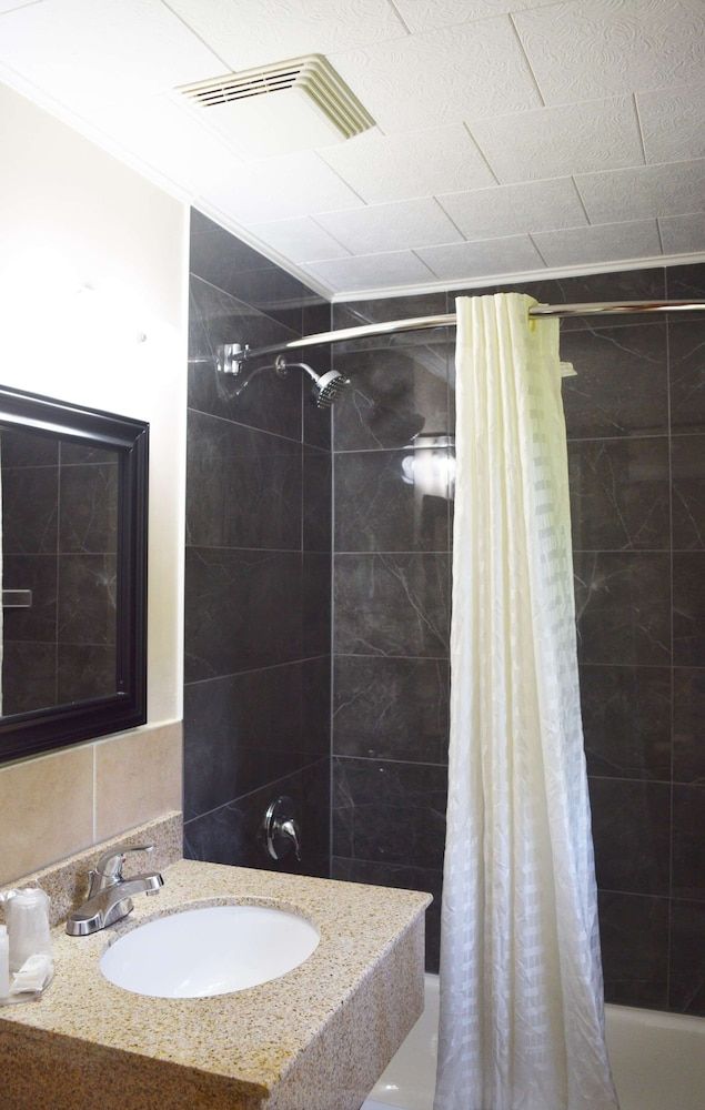 Knights Inn Arnprior Superior Room, 2 Double Beds 5