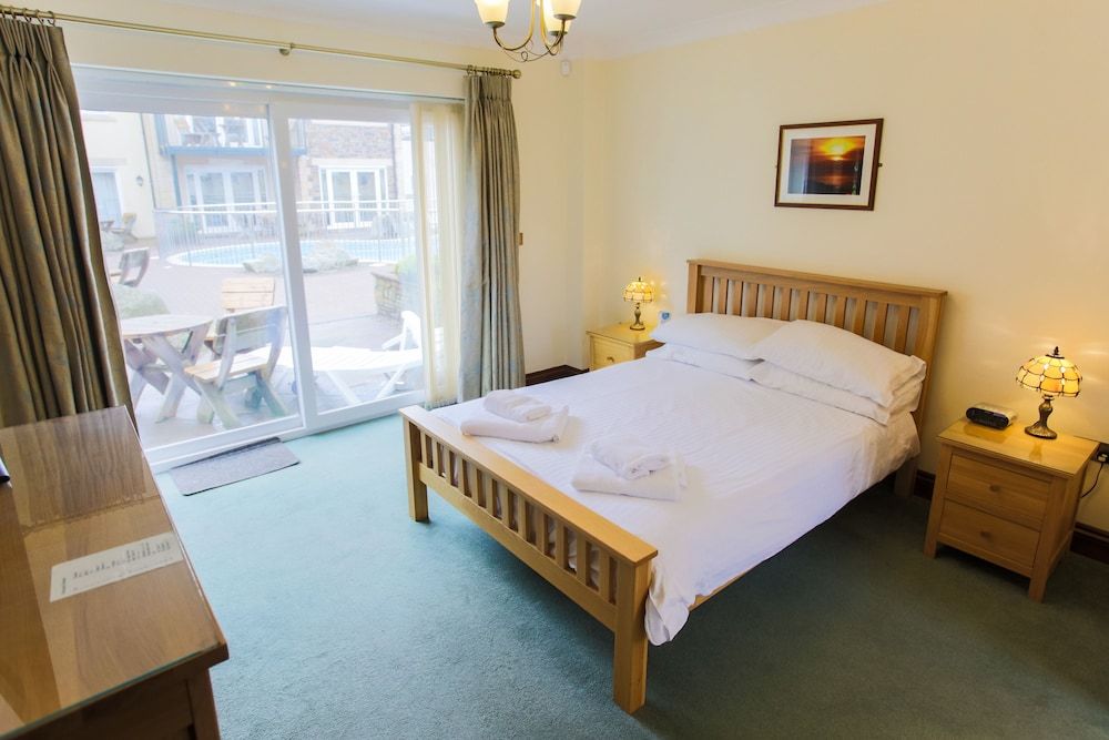 Standard Apartment, 2 Bedrooms, 2 Bathrooms, Pool View