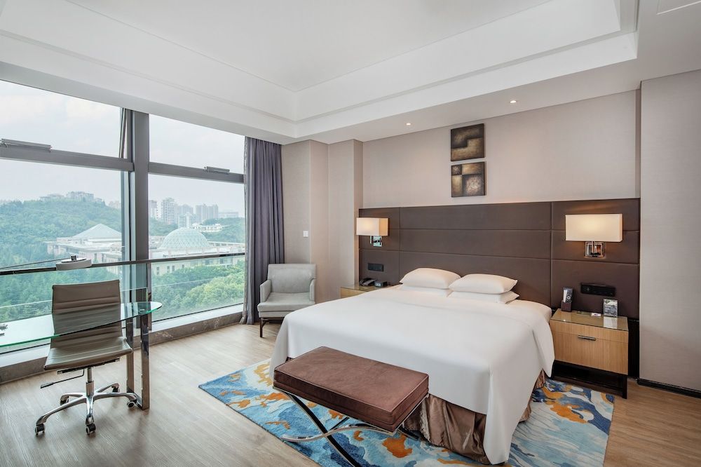 Club Suite, 1 King Bed, City View