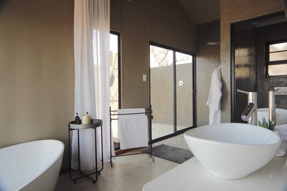 Kifaru Luxury Lodge & Bush Camp Premier Room 8