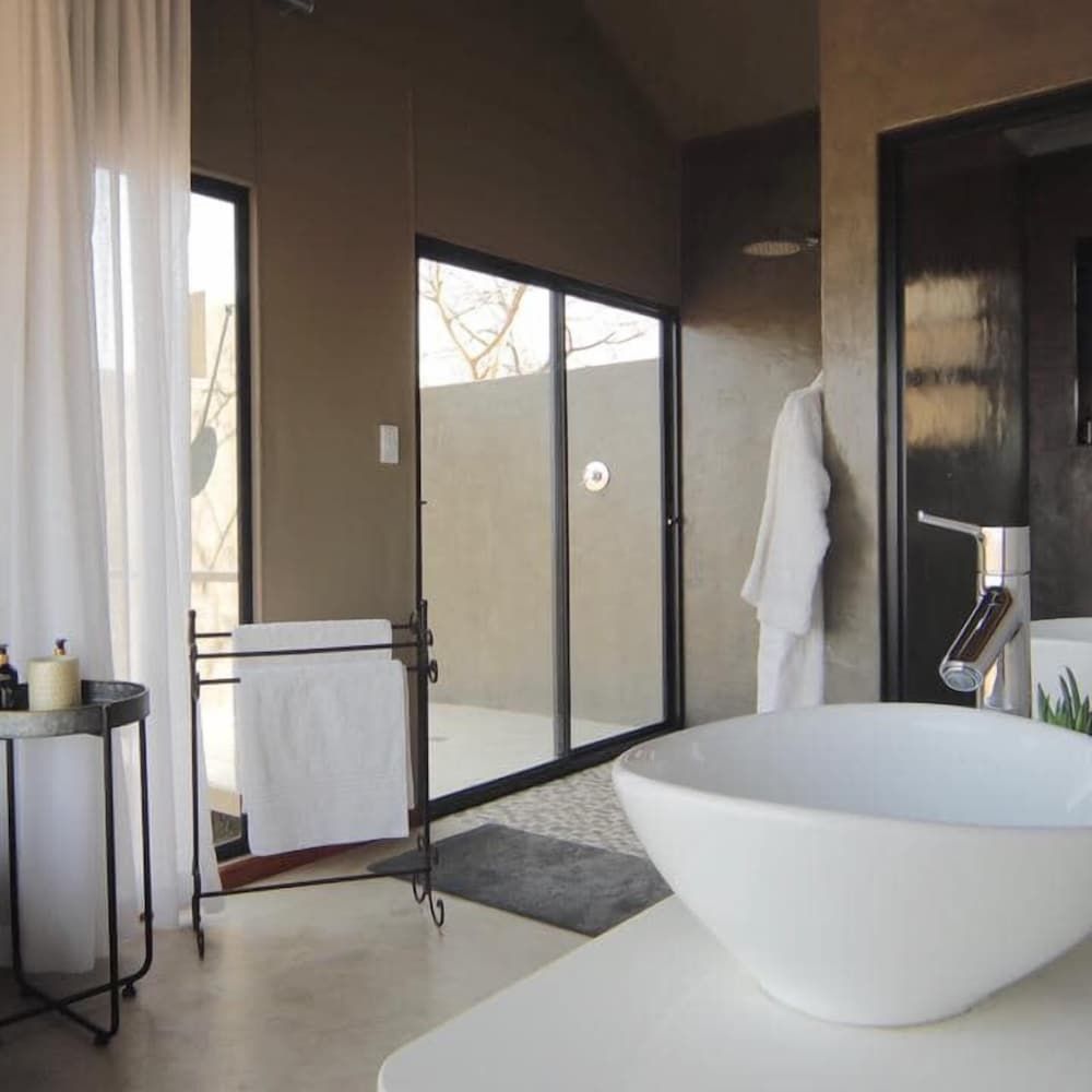 Kifaru Luxury Lodge & Bush Camp Premier Room 10