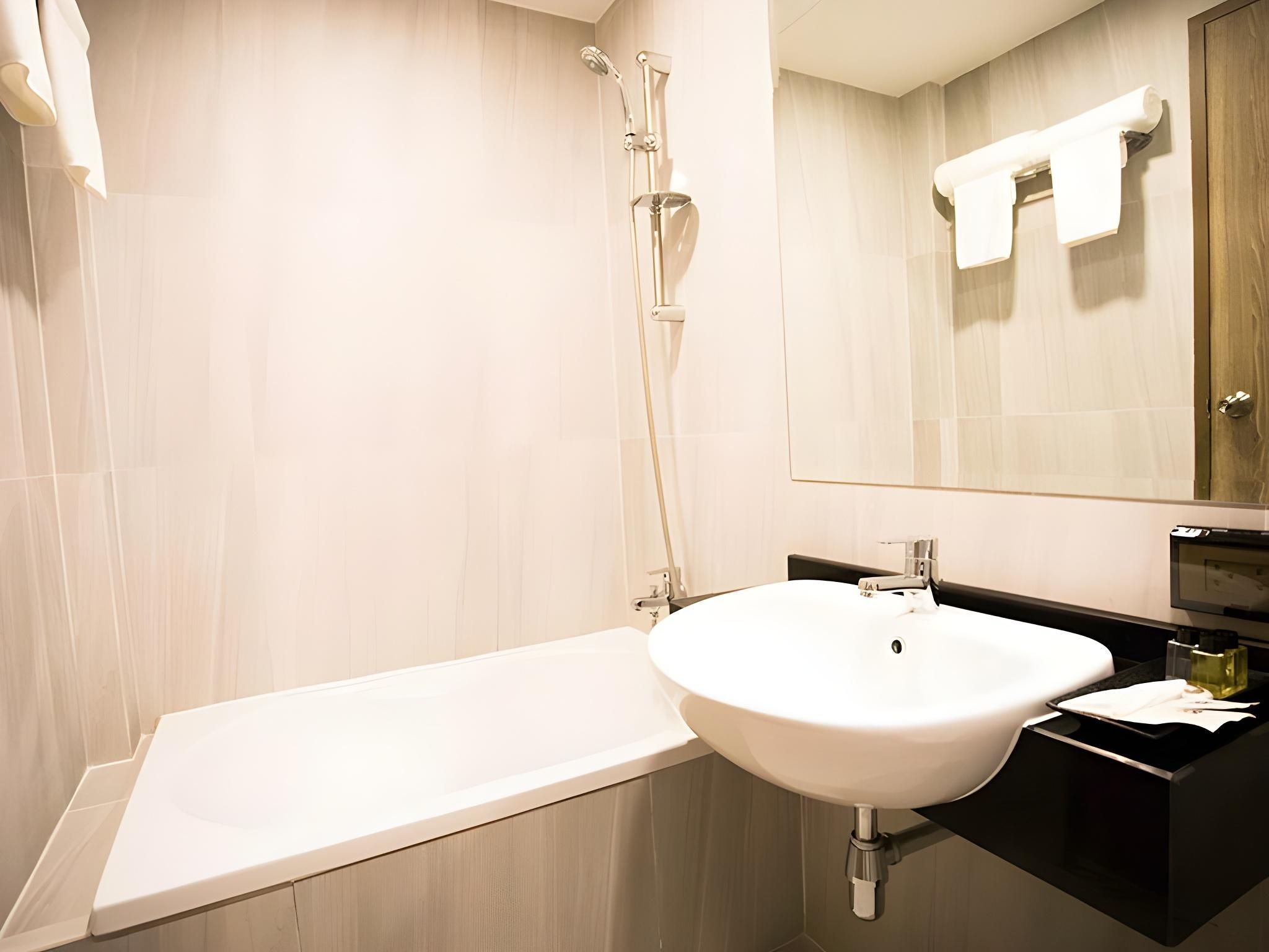 undefined B2 Amata Nakorn Premier Hotel 7