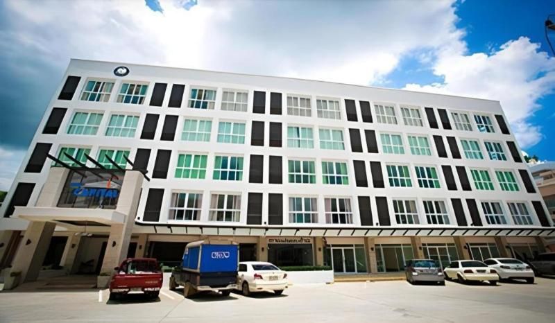undefined Hotel The Capital 2
