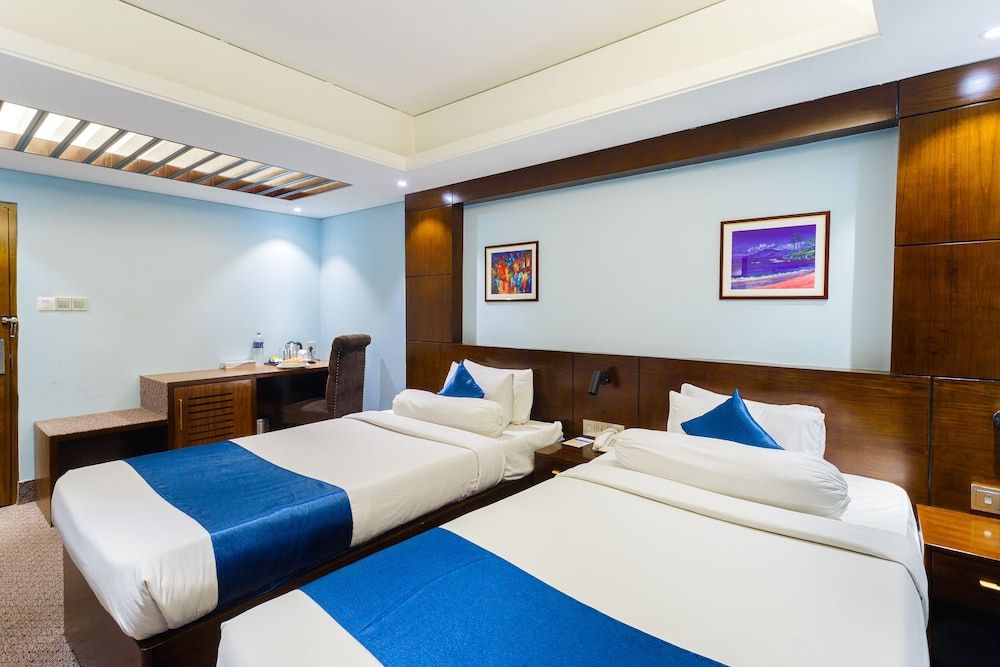 undefined Hotel The Capital 4