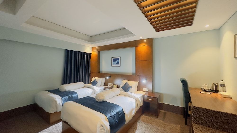 undefined Hotel The Capital 5