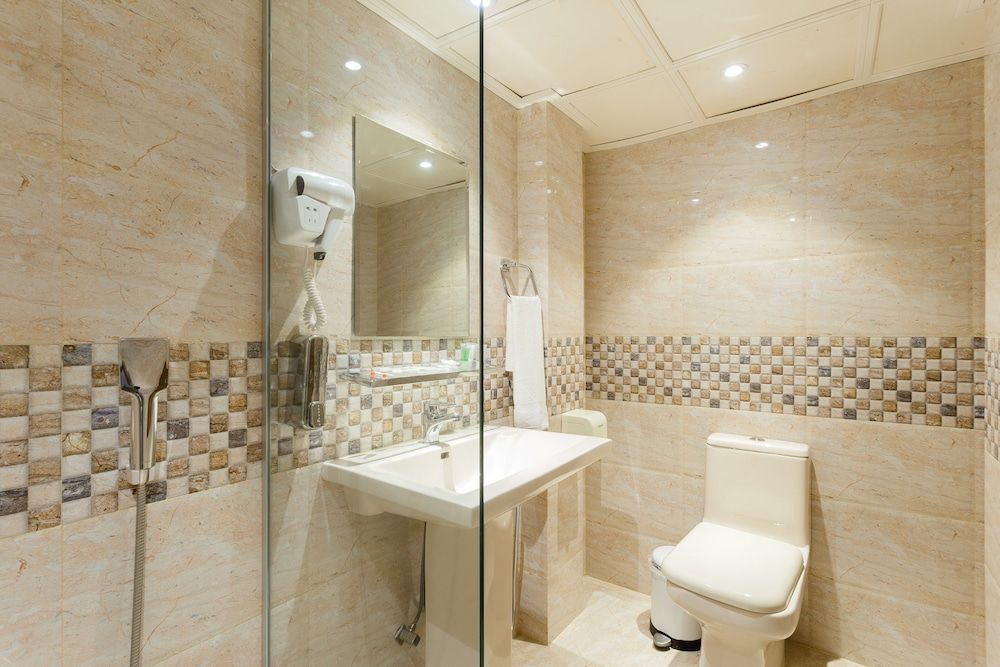 undefined Hotel The Capital 8