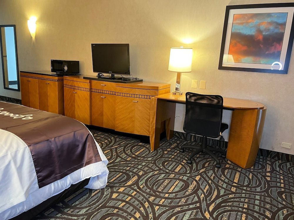 Bradley Inn Deluxe Room, 1 King Bed, Non Smoking 3