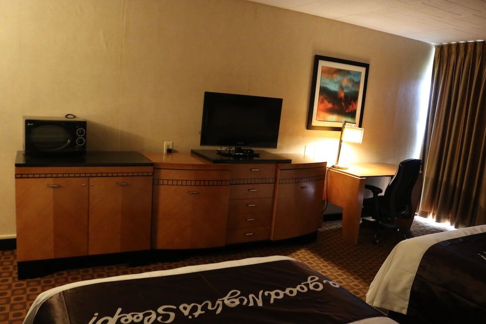 Bradley Inn Double Room, 2 Double Beds, Non Smoking 5