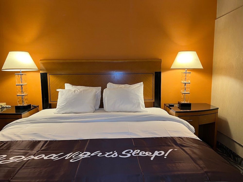 Bradley Inn Deluxe Room, 1 King Bed, Non Smoking 2