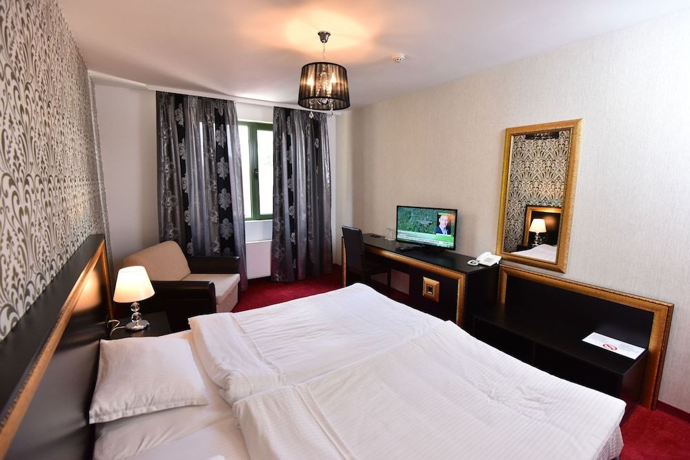 Hotel Elegance Double Room 2