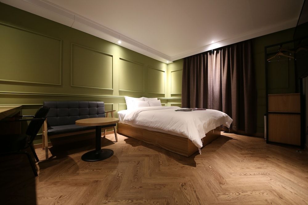 Brown Dot Hotel Cheonan Deluxe Room 5