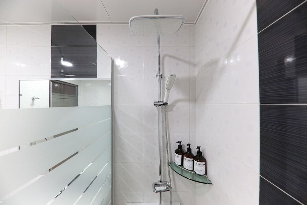 Brown Dot Hotel Cheonan Deluxe Room 11