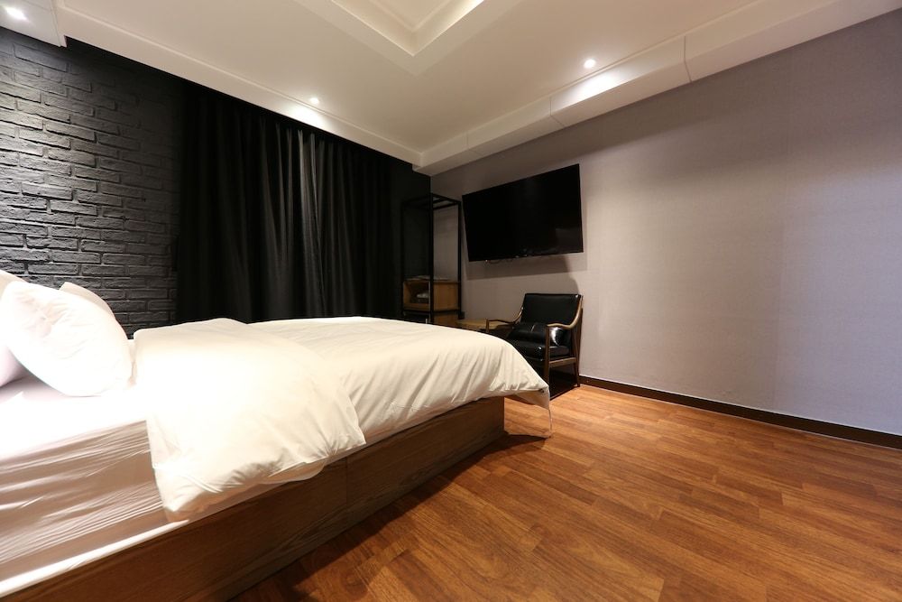 Brown Dot Hotel Cheonan Deluxe Room