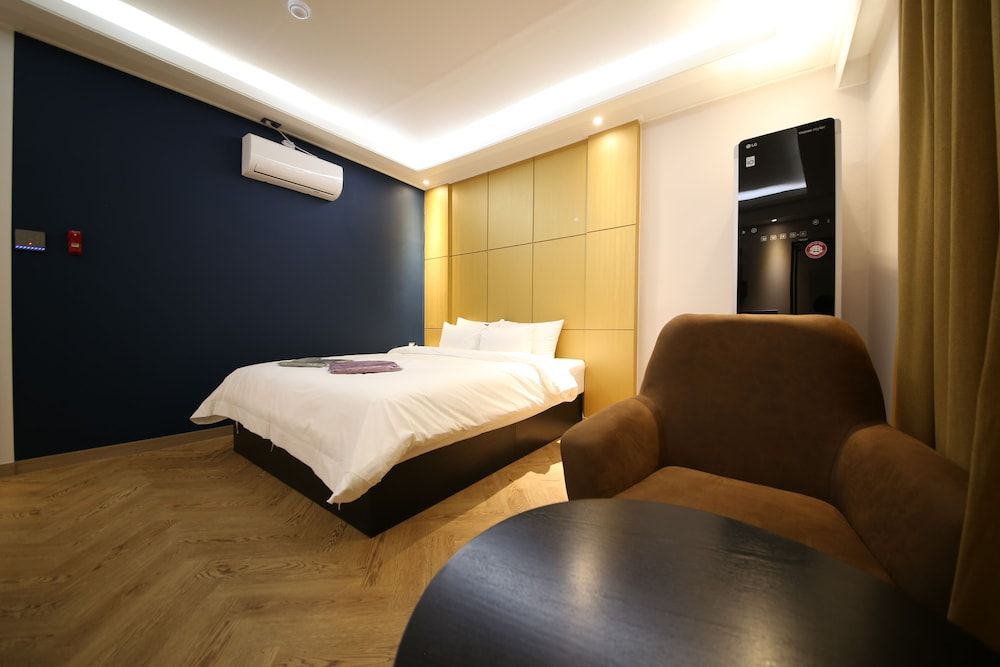 Brown Dot Hotel Cheonan Premium Styler Room 2
