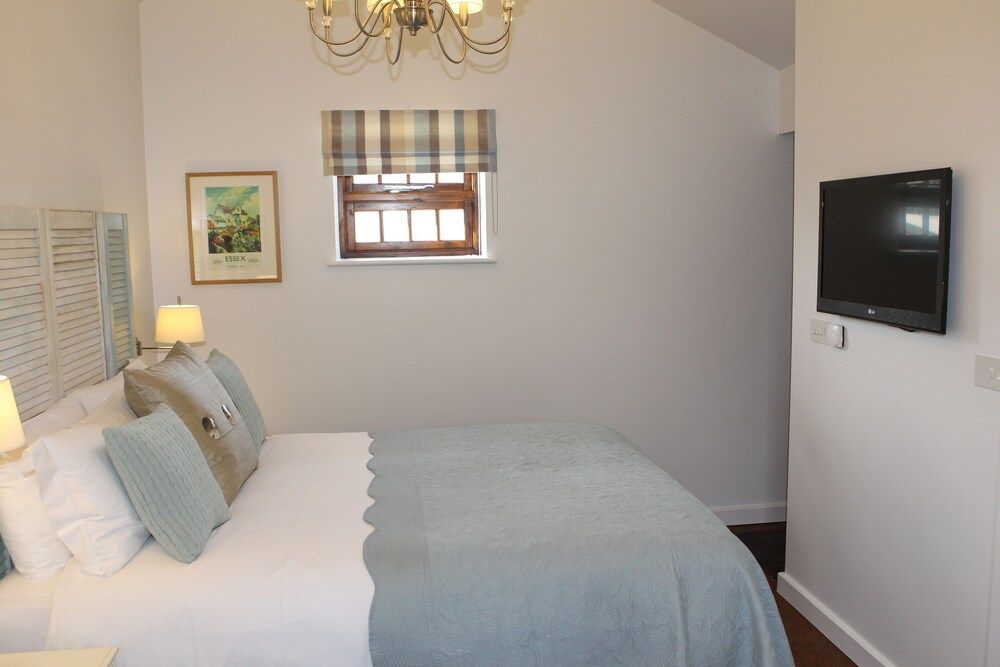 The Compasses Inn Standard Double or Twin Room, Ensuite 2