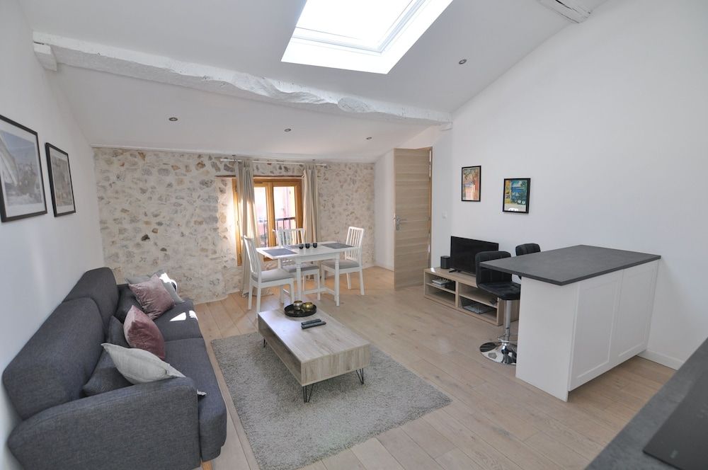 Picasso Apartments Superior Apartment 7