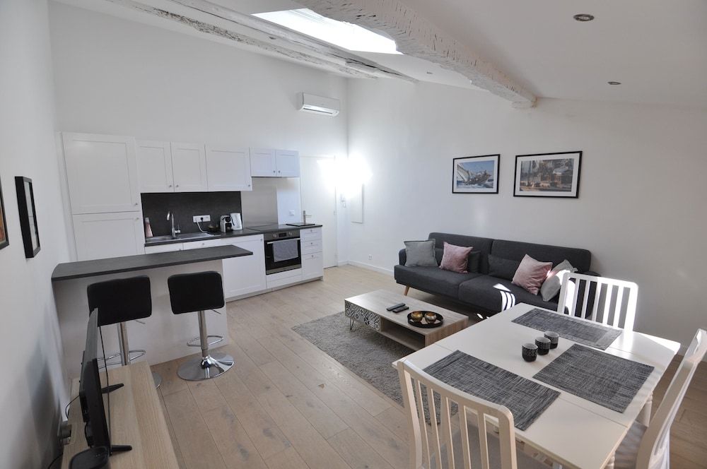 Picasso Apartments Superior Apartment 6