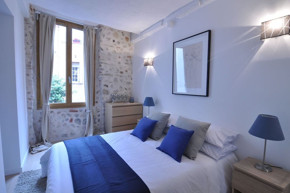 Picasso Apartments Deluxe Apartment 3