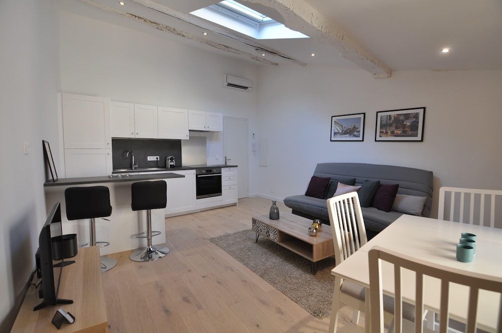 Picasso Apartments Superior Apartment 5