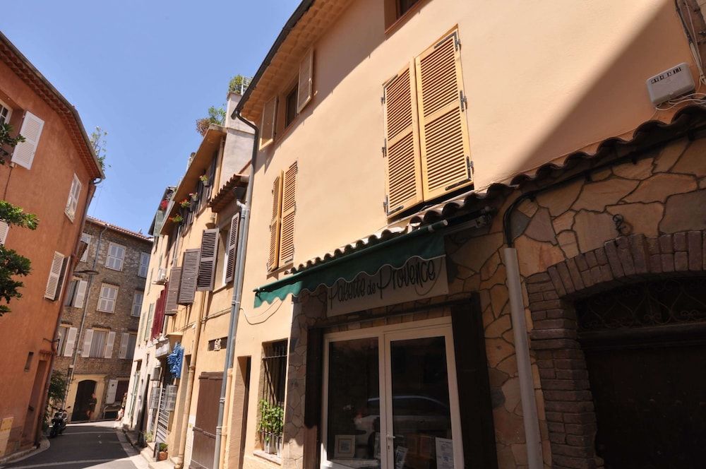 undefined Picasso Apartments 4