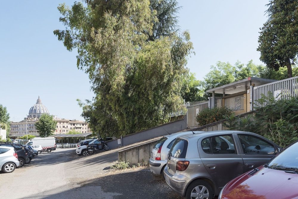 undefined Modern Apartment Giardini Vaticani & S Pietro 4
