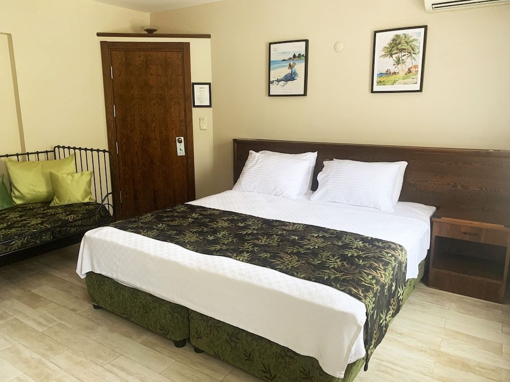 Mitos Hotel Deluxe Triple Room 4