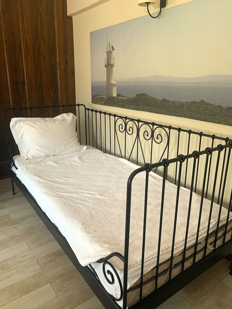 Mitos Hotel Deluxe Triple Room 2