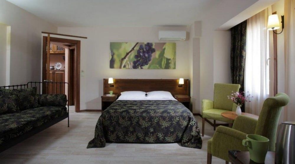 Mitos Hotel Deluxe Triple Room 9