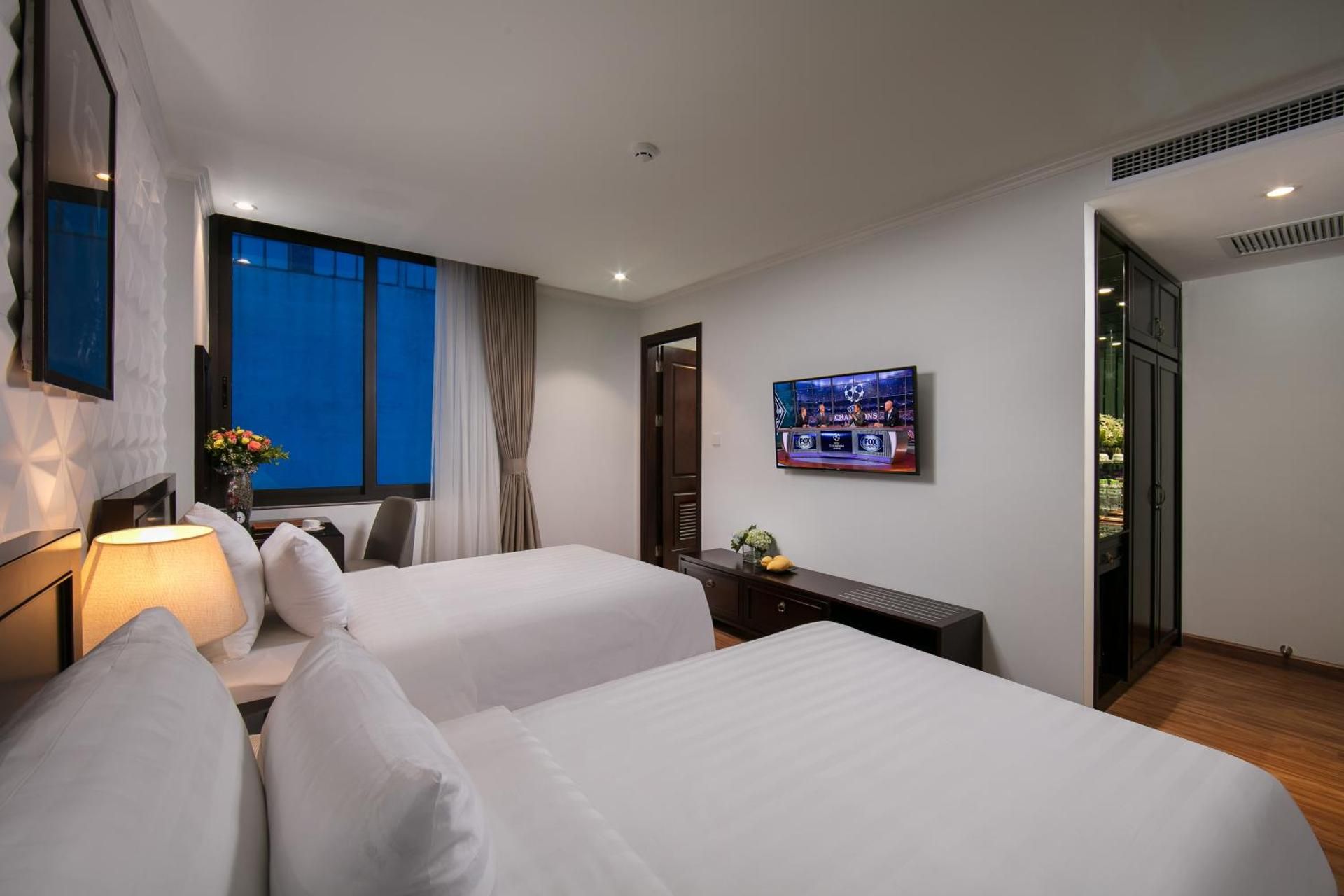 undefined Hotel De La Seine 8