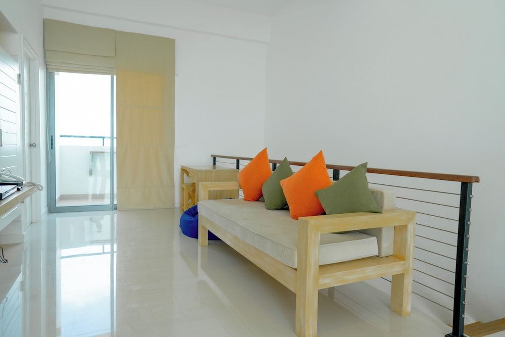 Deluxe Apartment, 3 Bedrooms, Kitchen, Partial Sea View