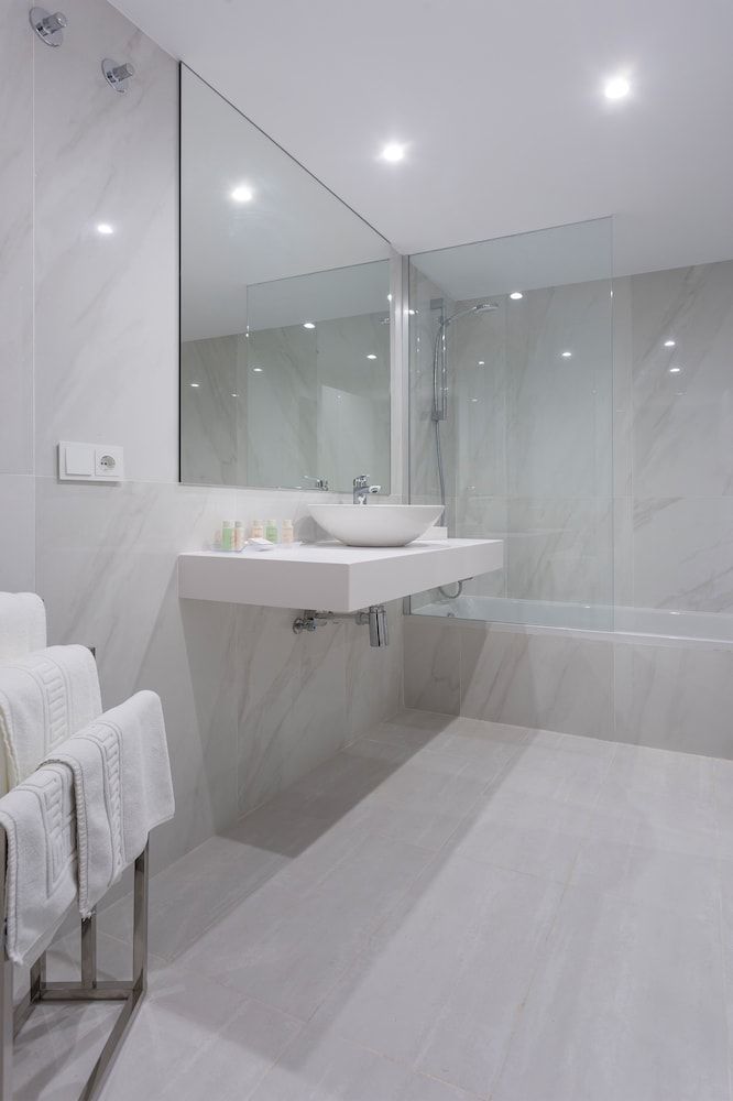 B51 Executive Flats Marbella Puerto Banus Deluxe Apartment, 3 Bedrooms, City View 5