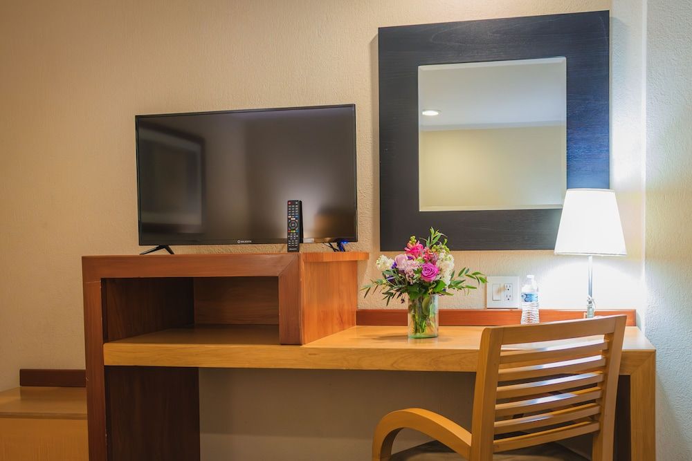 Hotel Mirabel Standard Room, 2 Double Beds 4