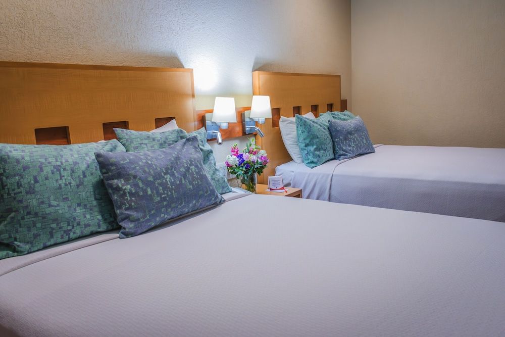 Hotel Mirabel Standard Room, 2 Double Beds 2