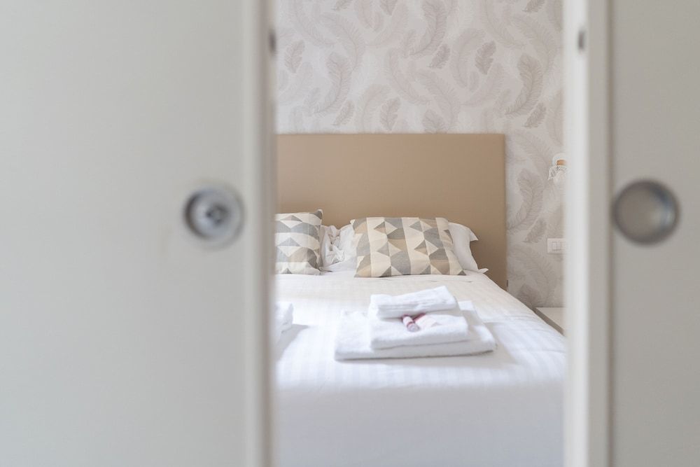 White Gioberti Guesthouse Quadruple Room (1) 4