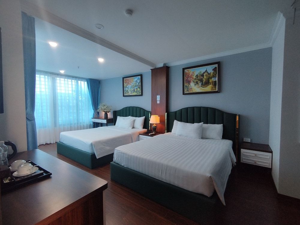 Suite Quadruple with Window