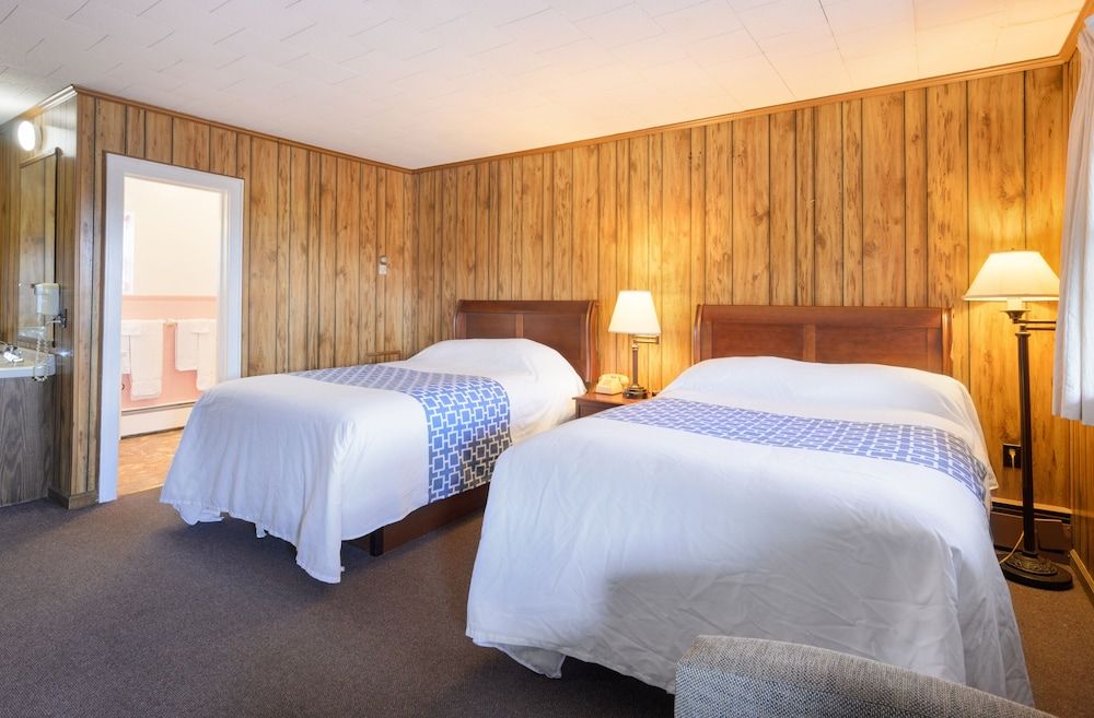 Deluxe Double Room, 2 Double Beds, Non Smoking, Private Bathroom