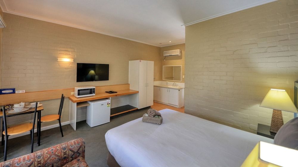 Bishops Lodge Narrandera Double Room, 1 Queen Bed 2