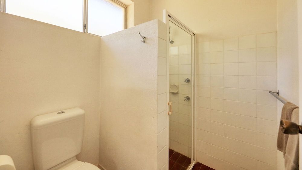 Bishops Lodge Narrandera King Room 4