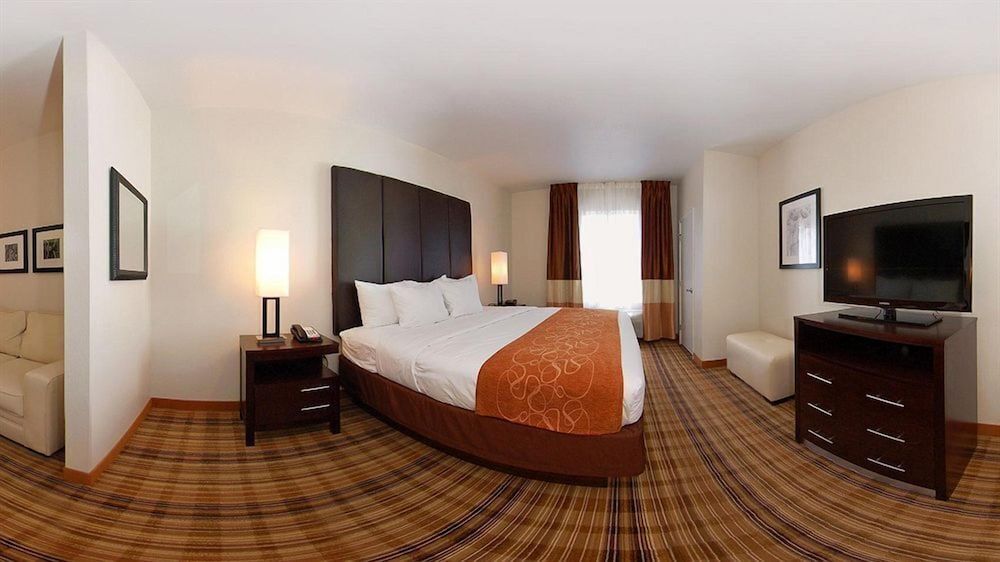 Suite, 1 King Bed, Non Smoking