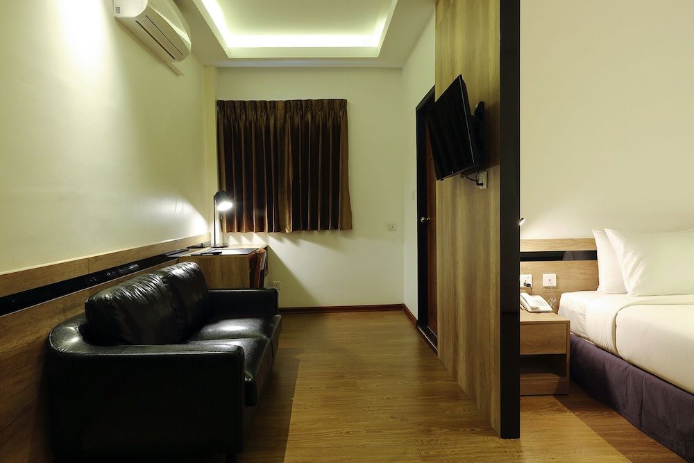 K.C Hotel Deluxe Double Room 2