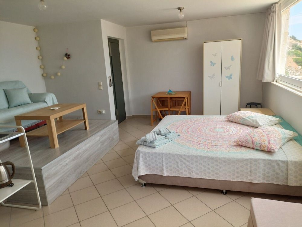 Viva B&B Deluxe Triple Room, Sea View 4