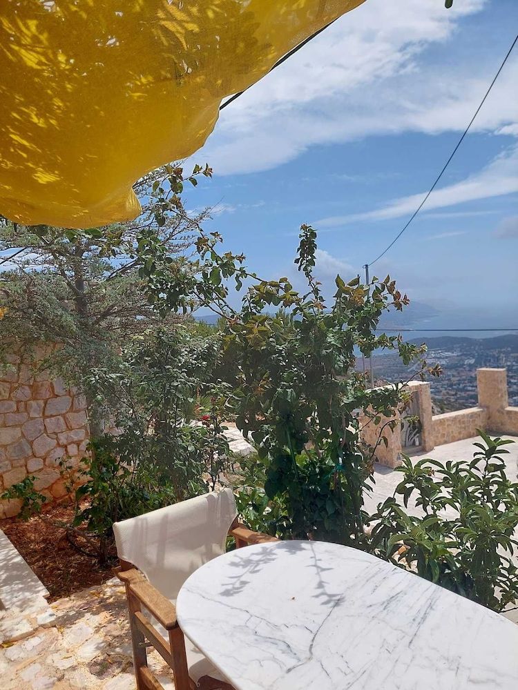 Viva B&B Deluxe Triple Room, Sea View 7