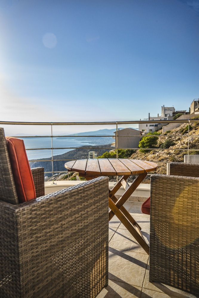 Viva B&B Honeymoon Suite, Sea View 16