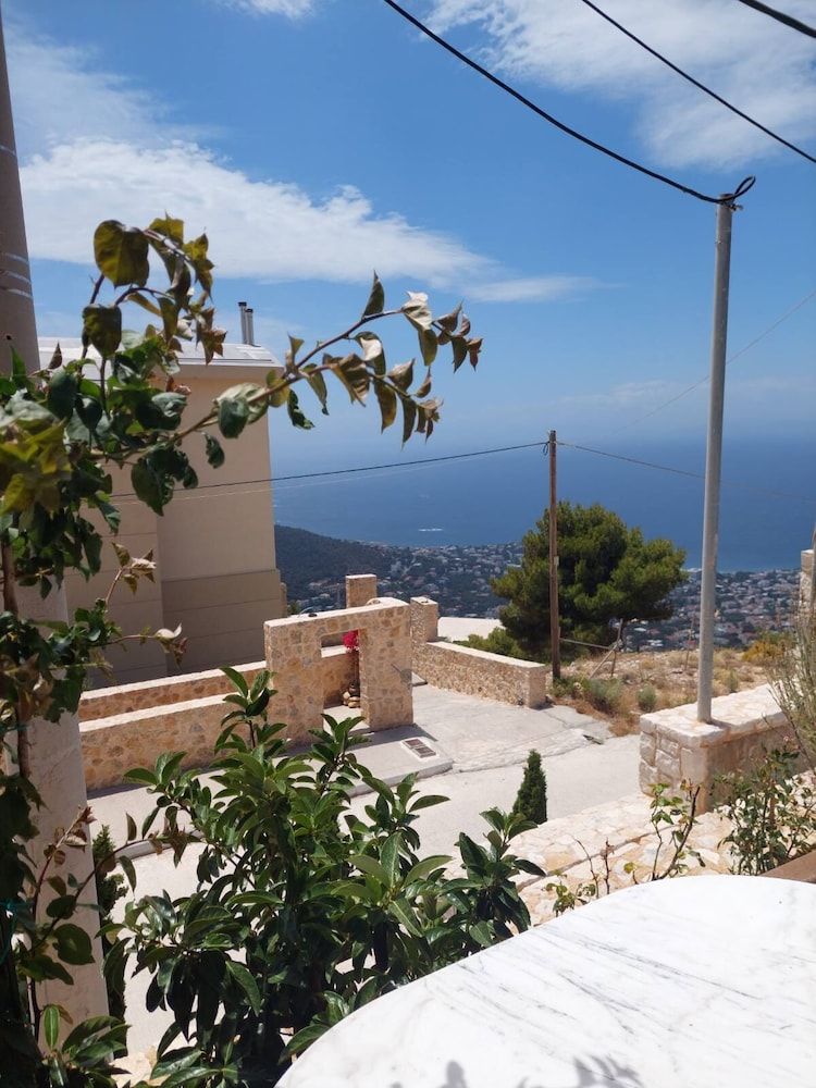 Viva B&B Deluxe Triple Room, Sea View 6