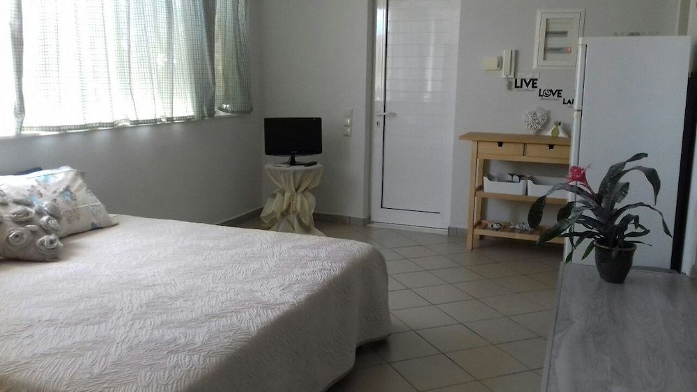 Viva B&B Deluxe Triple Room, Sea View 2