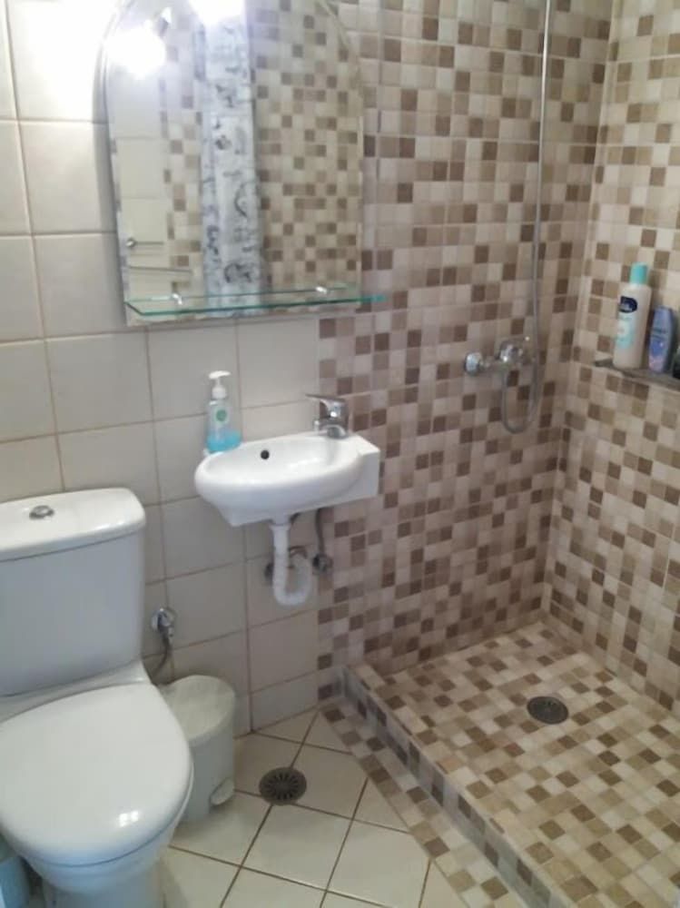 Viva B&B Deluxe Triple Room, Sea View 9