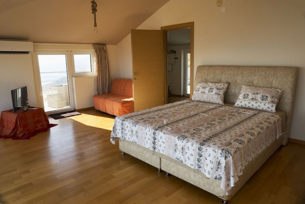 Viva B&B Honeymoon Suite, Sea View 4