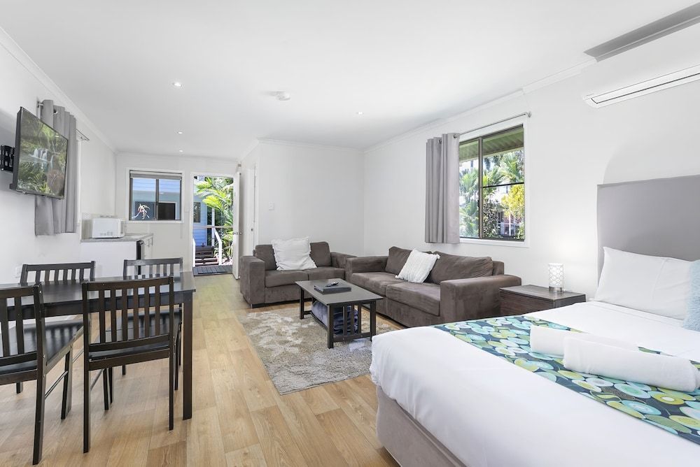 Mossman Resort Holiday Villas Poolside King Villa 2