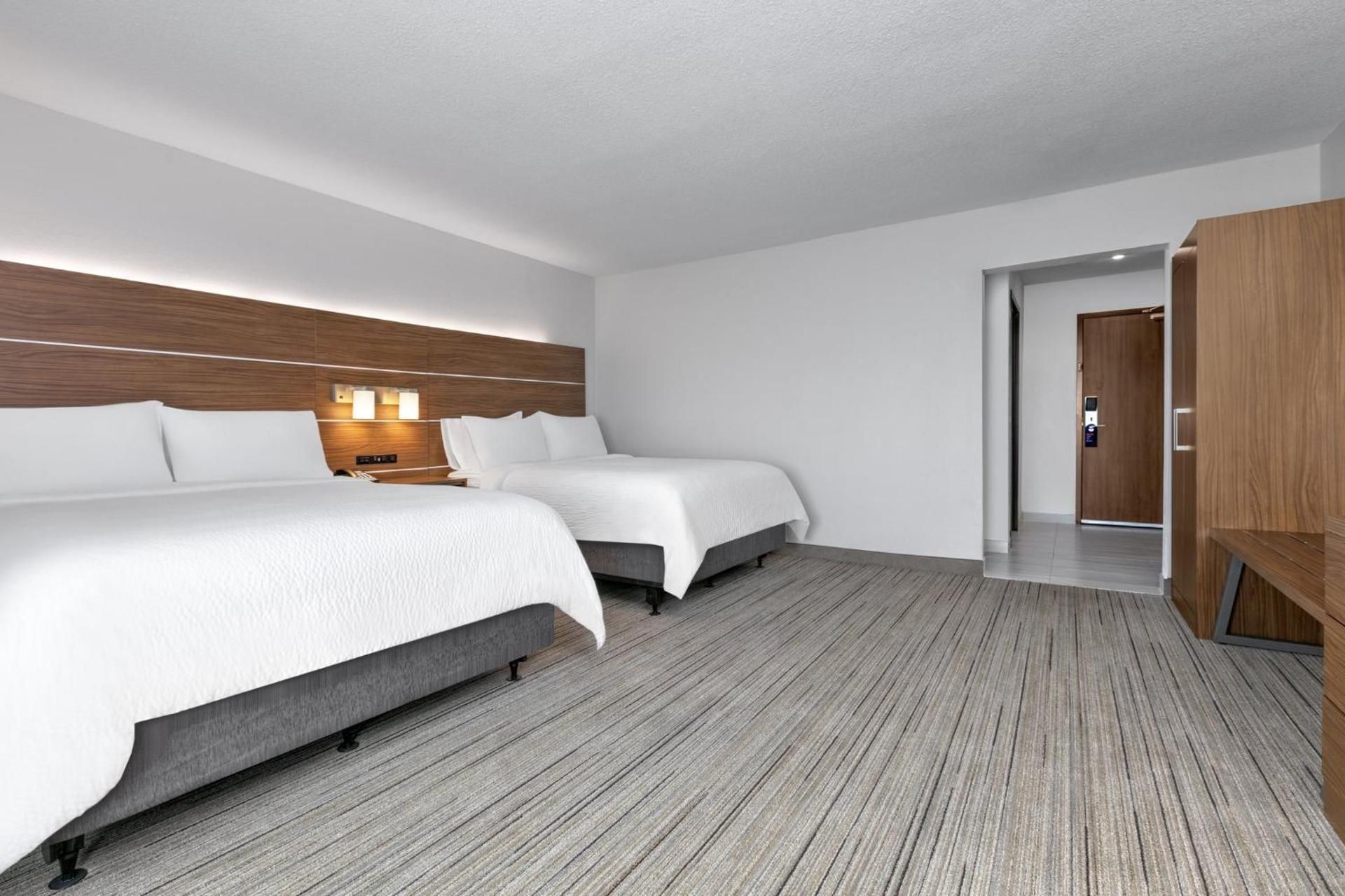 Queen Room with Two Queen Beds and Roll-In Shower - Disability Access