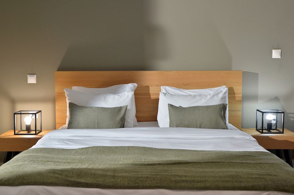 Alekos Apartments 2 Netflix, Self Check-In Economy Studio 4